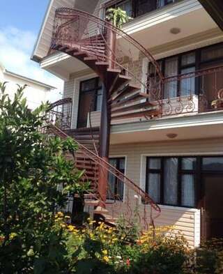 Гостиница Guest House Khristophor Адлер Двухместный номер с 1 кроватью, балконом и видом на море-1