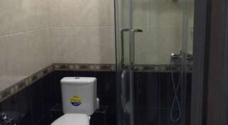 Гостиница Guest House Khristophor Адлер Двухместный номер с 1 кроватью или 2 отдельными кроватями и собственной ванной комнатой-5