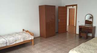Гостиница Guest House Khristophor Адлер Четырехместный номер эконом-класса с общей ванной комнатой-1